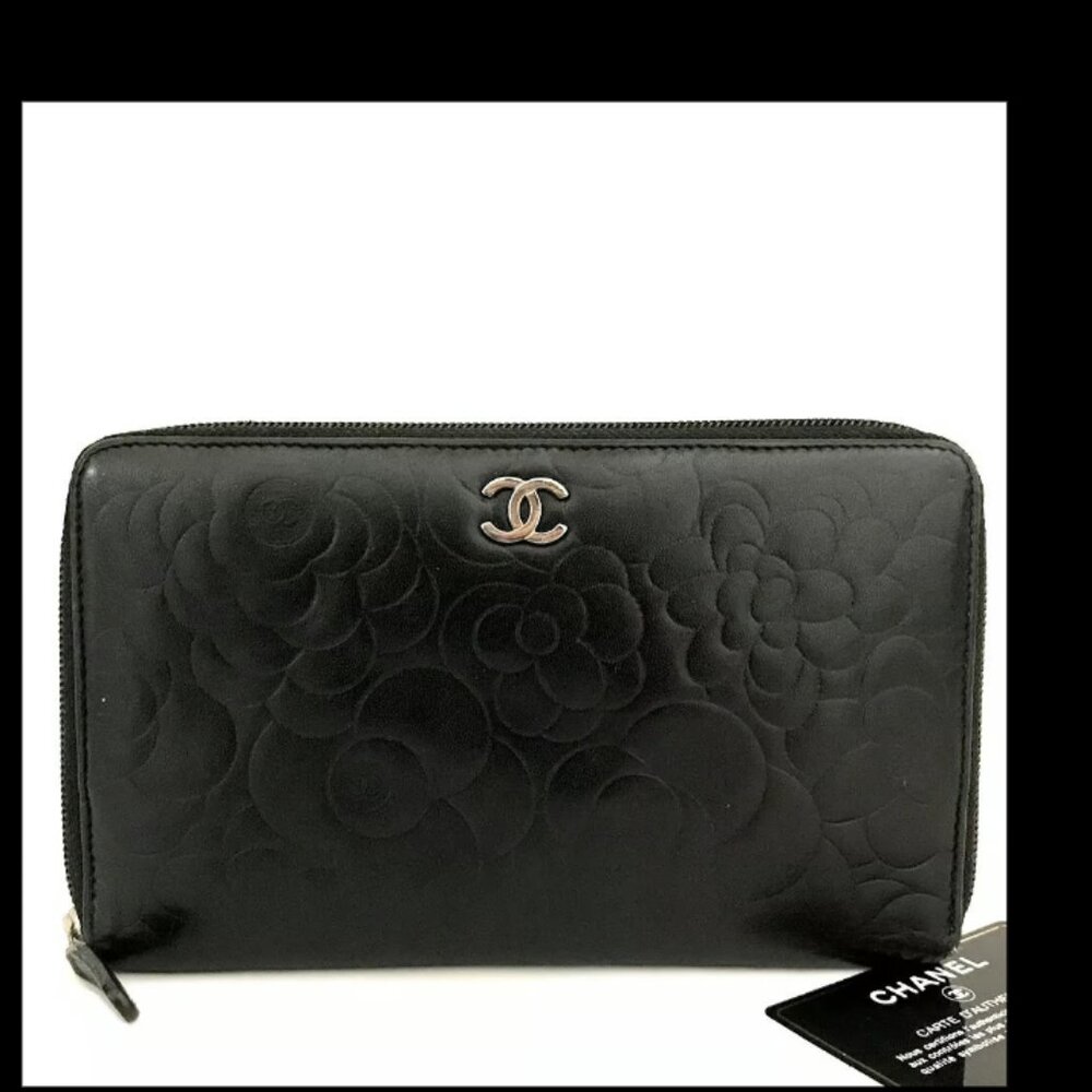 AUTHENTIC CHANEL BLACK CAMELLIA CC LOGO LAMBSKIN ZIP AROUND WALLET